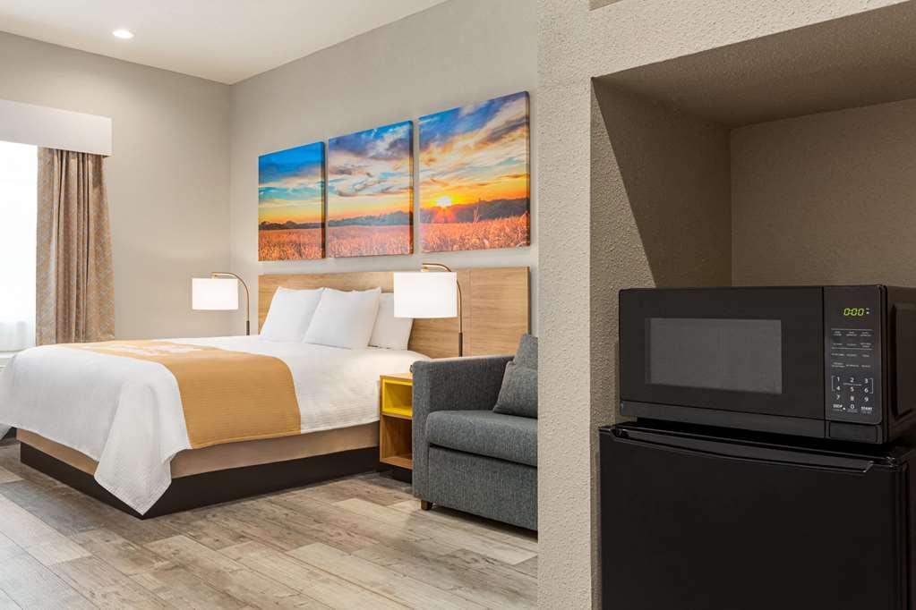 Days Inn & Suites By Wyndham Greater Tomball Bilik gambar