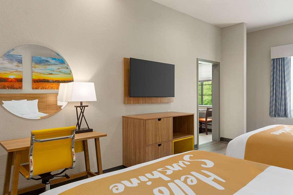Days Inn & Suites By Wyndham Greater Tomball Bilik gambar